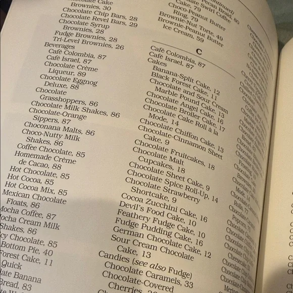 Vintage Better Homes and Gardens Chocolate Delight Cookbook - and Red Cover - Picture 4 of 7